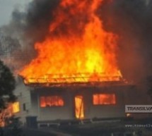 O femeie de 80 de ani din Racșa a ars în propria casă