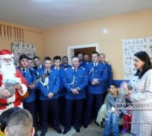 Moşul Jandarmilor a vizitat copiii de la Casa Maria