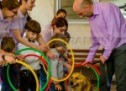 Program inedit realizat de un psiholog român: Delfinoterapie și terapie canină pentru copiii cu autism