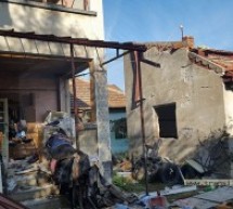 Explozie la o casă din Satu Mare. O femeie de 81 de ani se află în stare gravă la spital