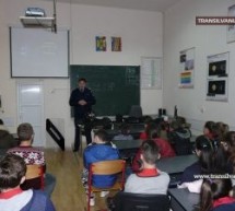 Jandarmii i-au vizitat pe elevii de la Şcoala Generală şi Liceul Tehnologic din Tăşnad