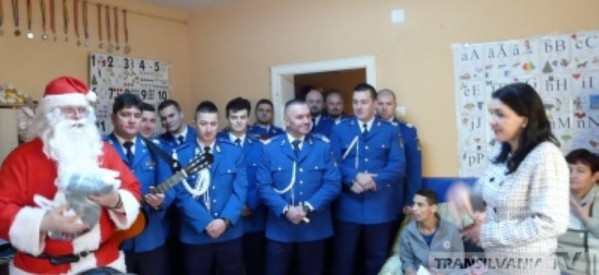 Moşul Jandarmilor a vizitat copiii de la Casa Maria