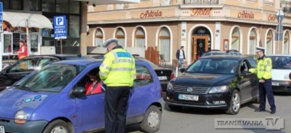 Şoferiţe trase pe dreapta de poliţişti. Au primit mărţişoare.