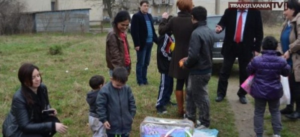 Familie săracă, cu cinci copii, ajutată de primar şi Asociaţia STEA
