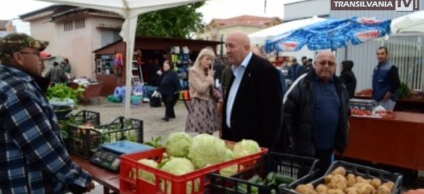 In Piaţa de Vechituri se vând şi produse agroalimentare