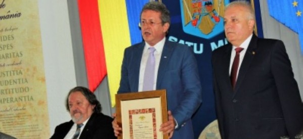 Eugeniu Avram și Virgil Enătescut, distinși în gradul de Comandor