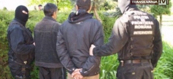 Doi cetăţeni pakistanezi au vrut să intre ilegal în România