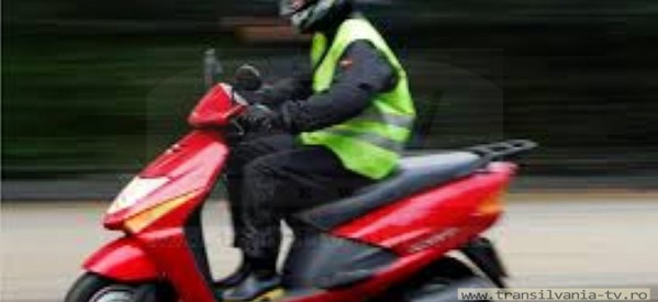 Mopedist fără permis pe străzile din județ