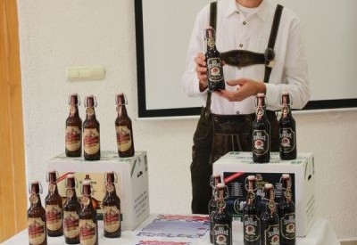 Bere șvăbească din Germania și specialități culinare nemțești la Micul Oktoberfest din Satu Mare