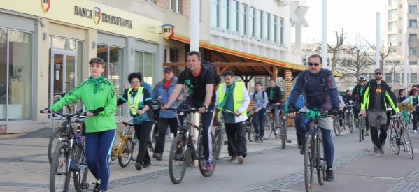 Peste o sută de bicicliști au participat la mini circuitul ciclistic