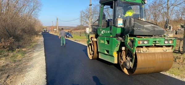 Continuă modernizarea drumurilor de piatră din județul Satu Mare