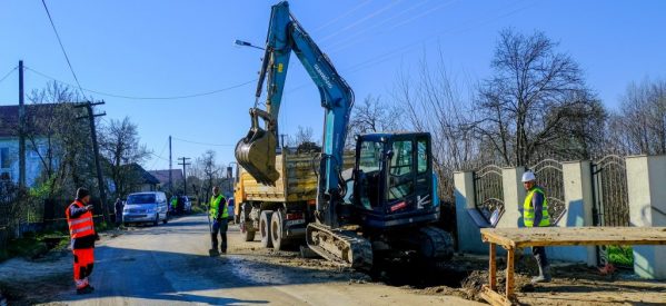 Lucrările de extindere a rețelei de apă și canalizare continuă în comunele Târșolț și Cămârzana